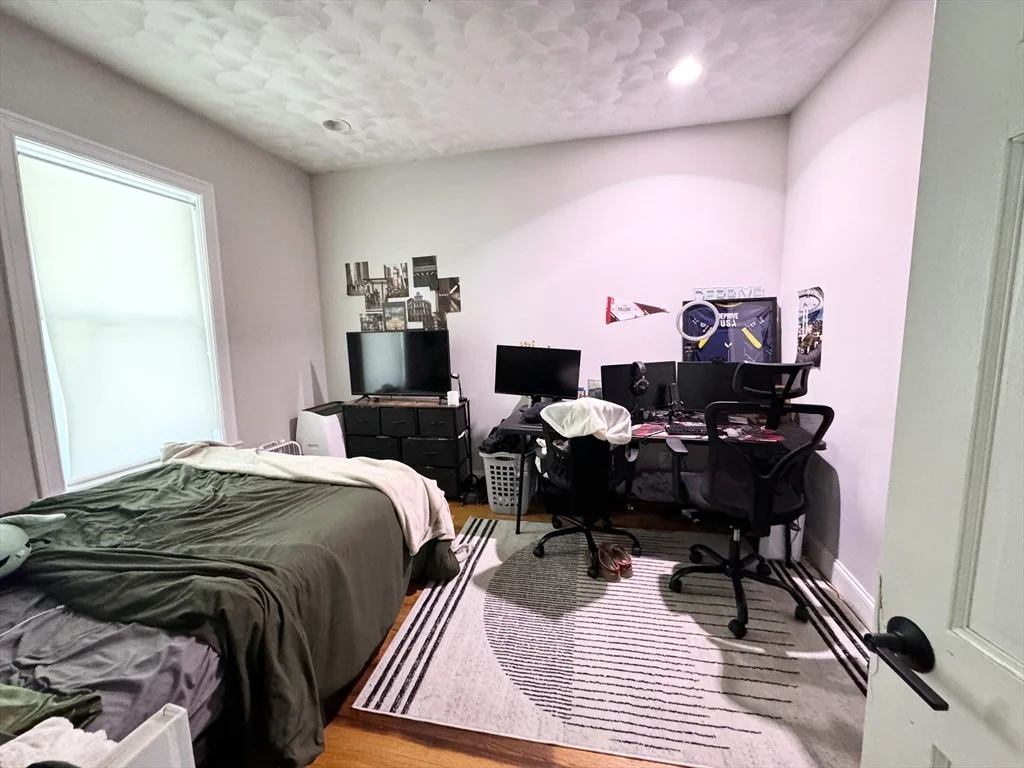 4 bed, 2 bath apartment for rent at 157 East Cottage Unit 1, Dorchester — photo 6 of 16