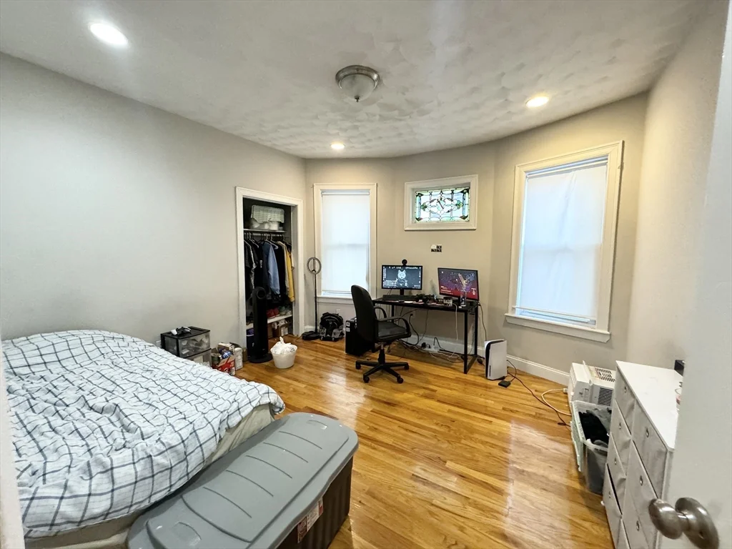4 bed, 2 bath apartment for rent at 157 East Cottage Unit 1, Dorchester — photo 4 of 16