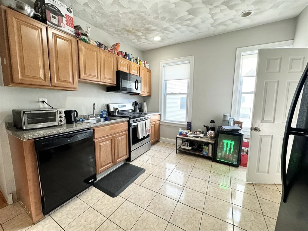 4 bed, 2 bath apartment for rent at 157 East Cottage Unit 1, Dorchester — photo 1 of 16