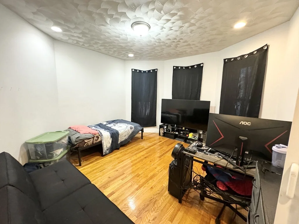 4 bed, 2 bath apartment for rent at 157 East Cottage Unit 1, Dorchester — photo 2 of 16