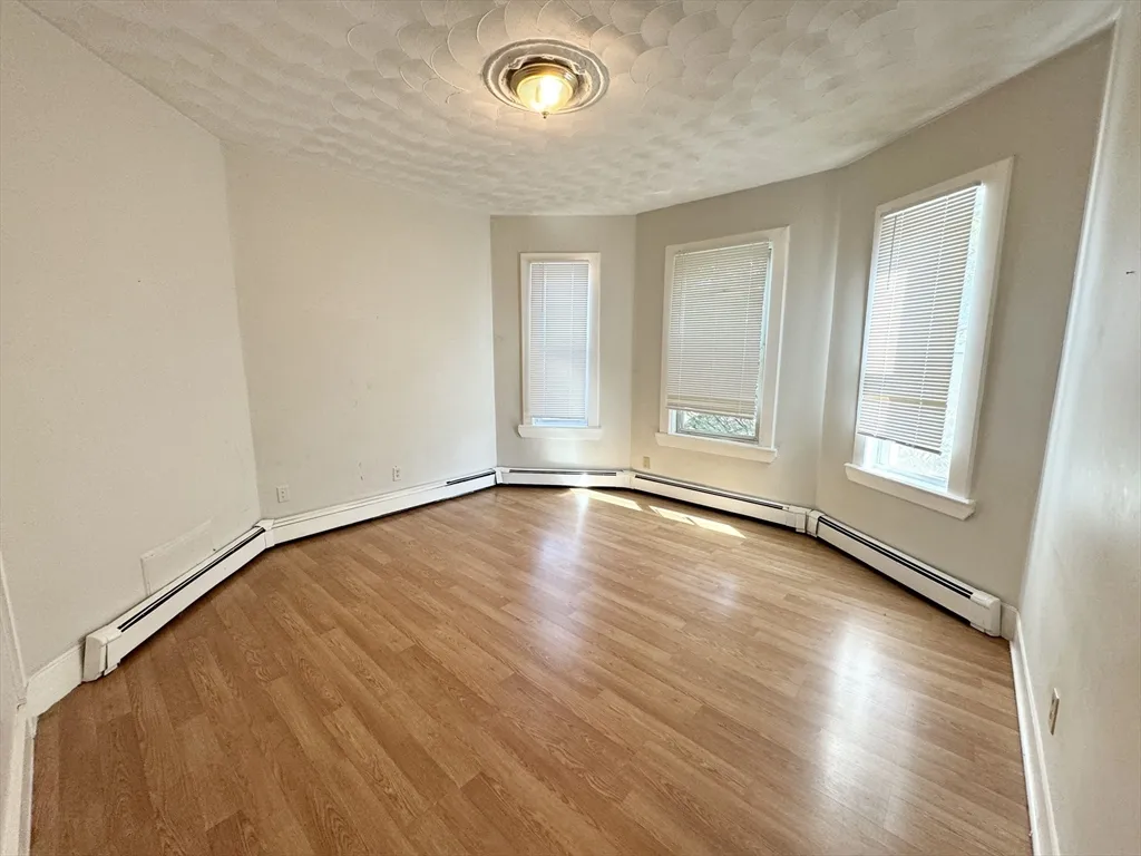 4 bed, 2 bath apartment for rent at 157 East Cottage Unit 2, Dorchester — photo 2 of 7