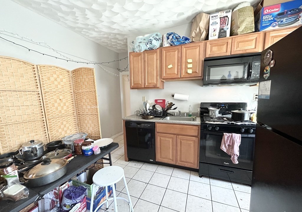 4 bed, 2 bath apartment for rent at 157 East Cottage Unit 3, Dorchester — photo 1 of 9