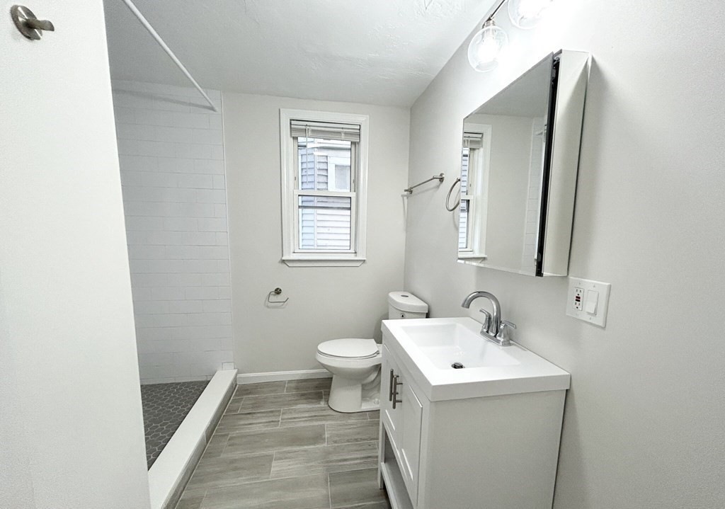 4 bed, 2 bath apartment for rent at 157 East Cottage Unit 3, Dorchester — photo 7 of 9