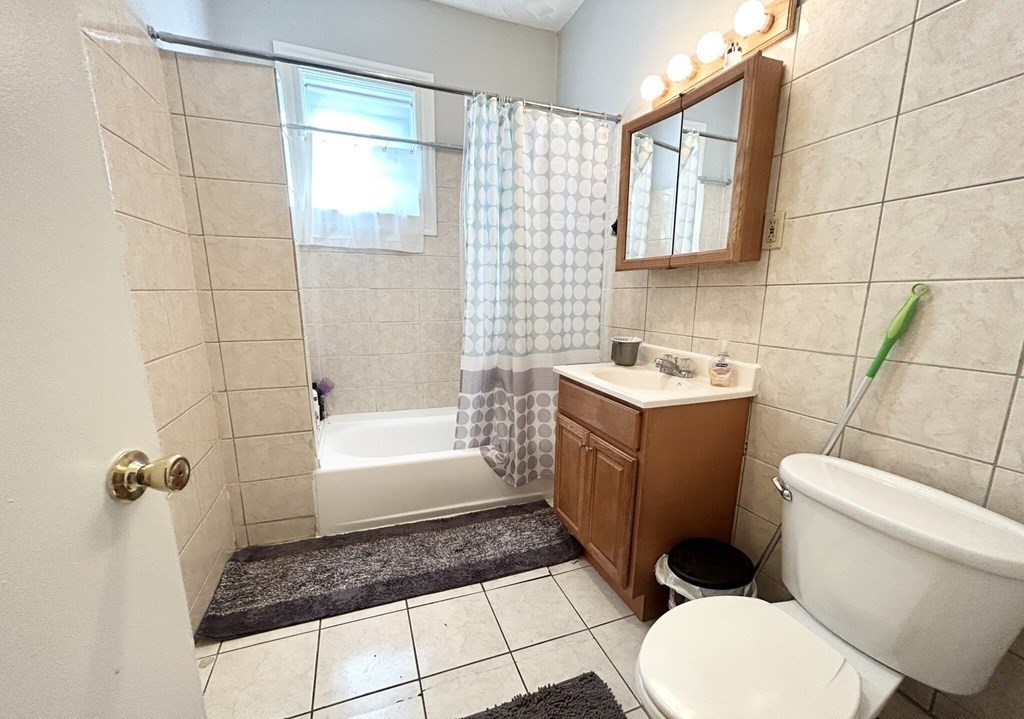 4 bed, 2 bath apartment for rent at 157 East Cottage Unit 3, Dorchester — photo 8 of 9