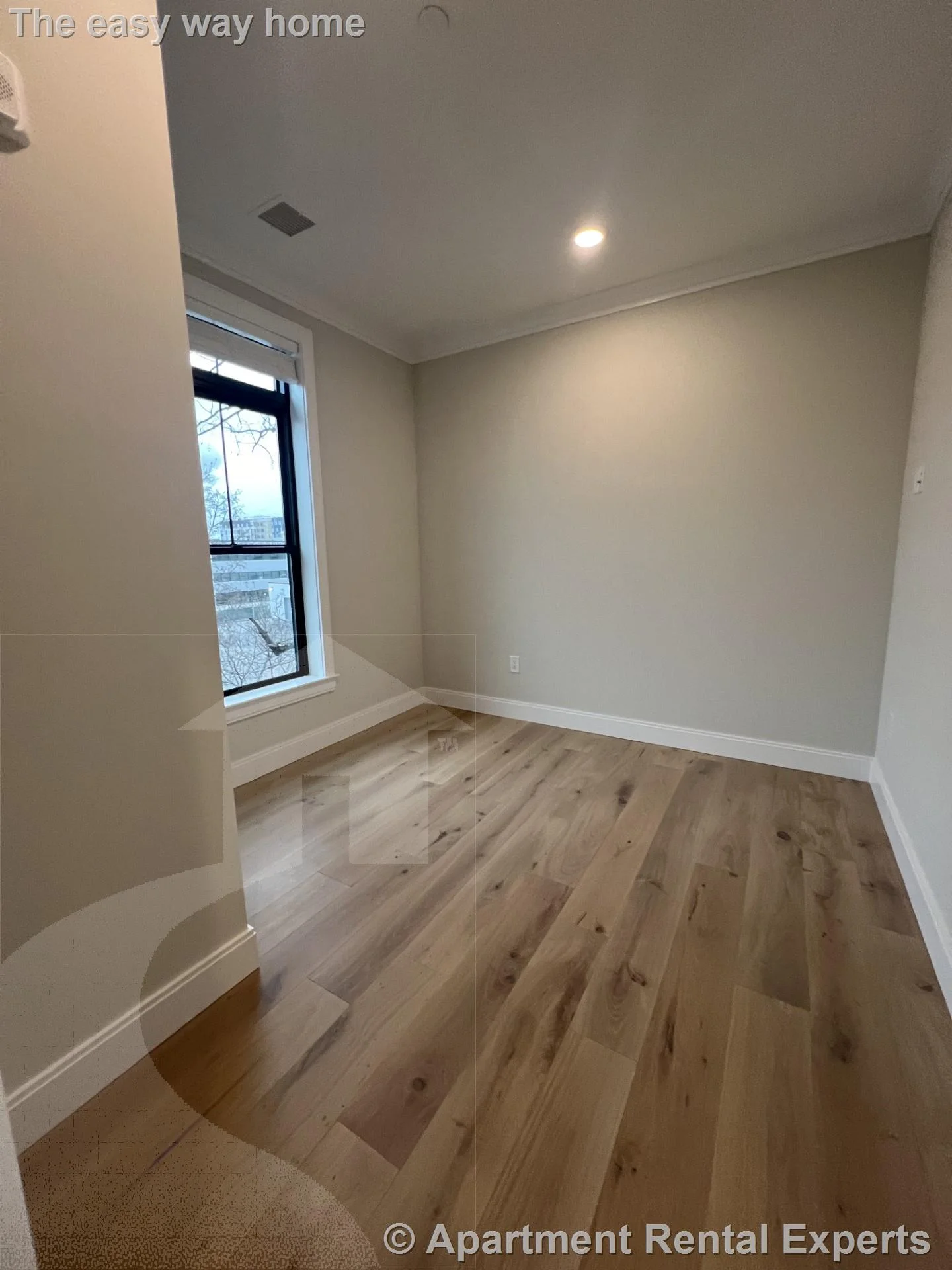 4 bed, 3 bath apartment for rent at 157 Everett St Unit 302, Allston — photo 4 of 11