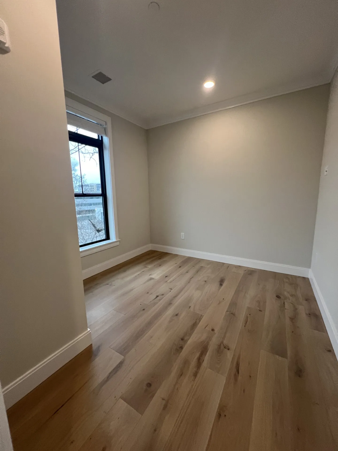 4.5 bed, 3 bath apartment for rent at 157 Everett St Unit 302M, Allston — photo 24 of 35