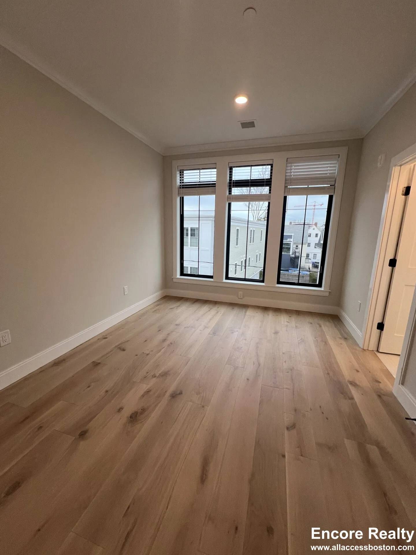 4.5 bed, 3 bath apartment for rent at 157 Everett St Unit 302M, Allston — photo 6 of 35