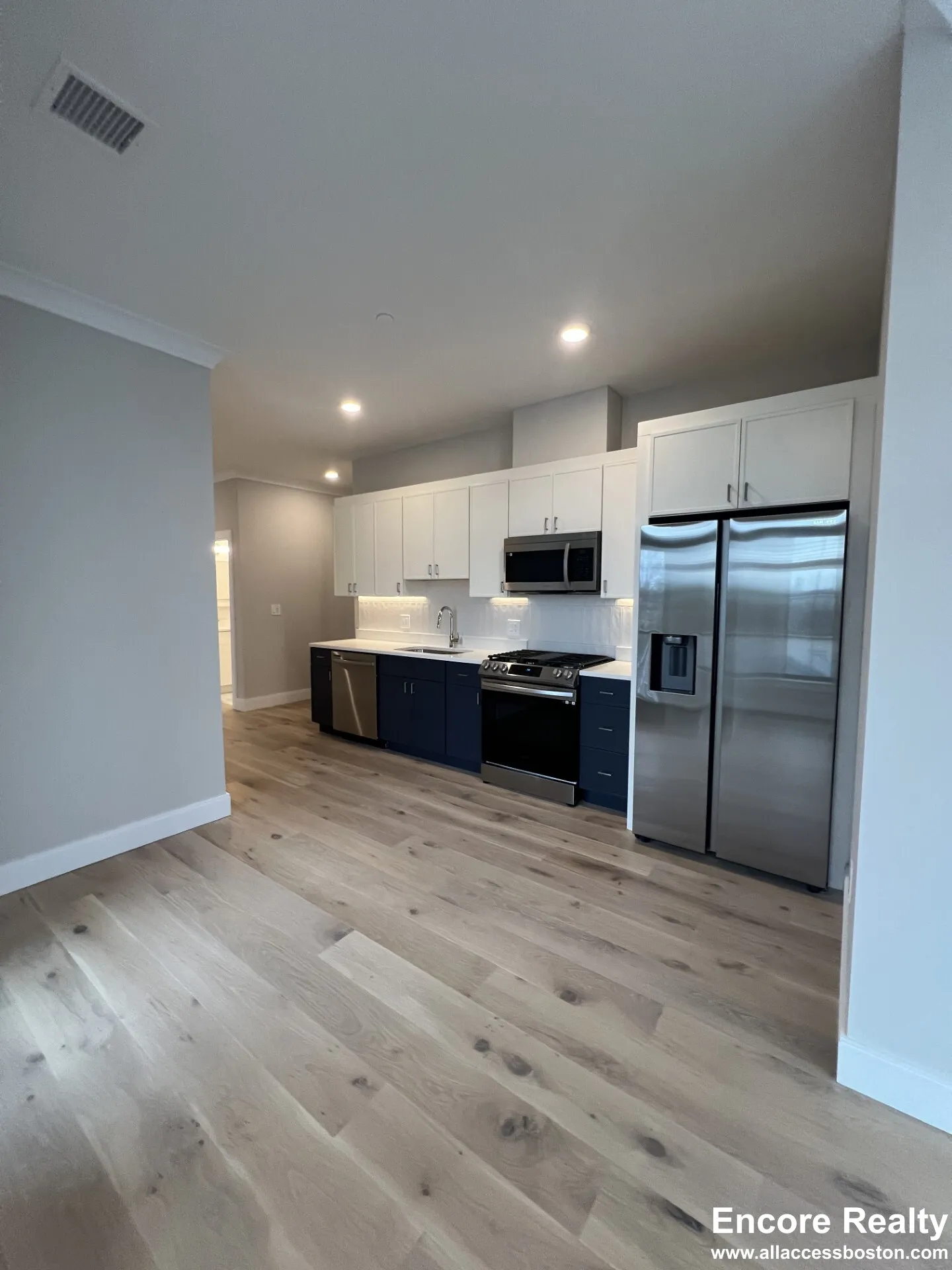 4.5 bed, 3 bath apartment for rent at 157 Everett St Unit 302M, Allston — photo 2 of 35