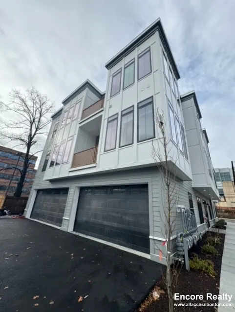 4.5 bed, 3 bath apartment for rent at 157 Everett St Unit 302M, Allston — photo 14 of 35