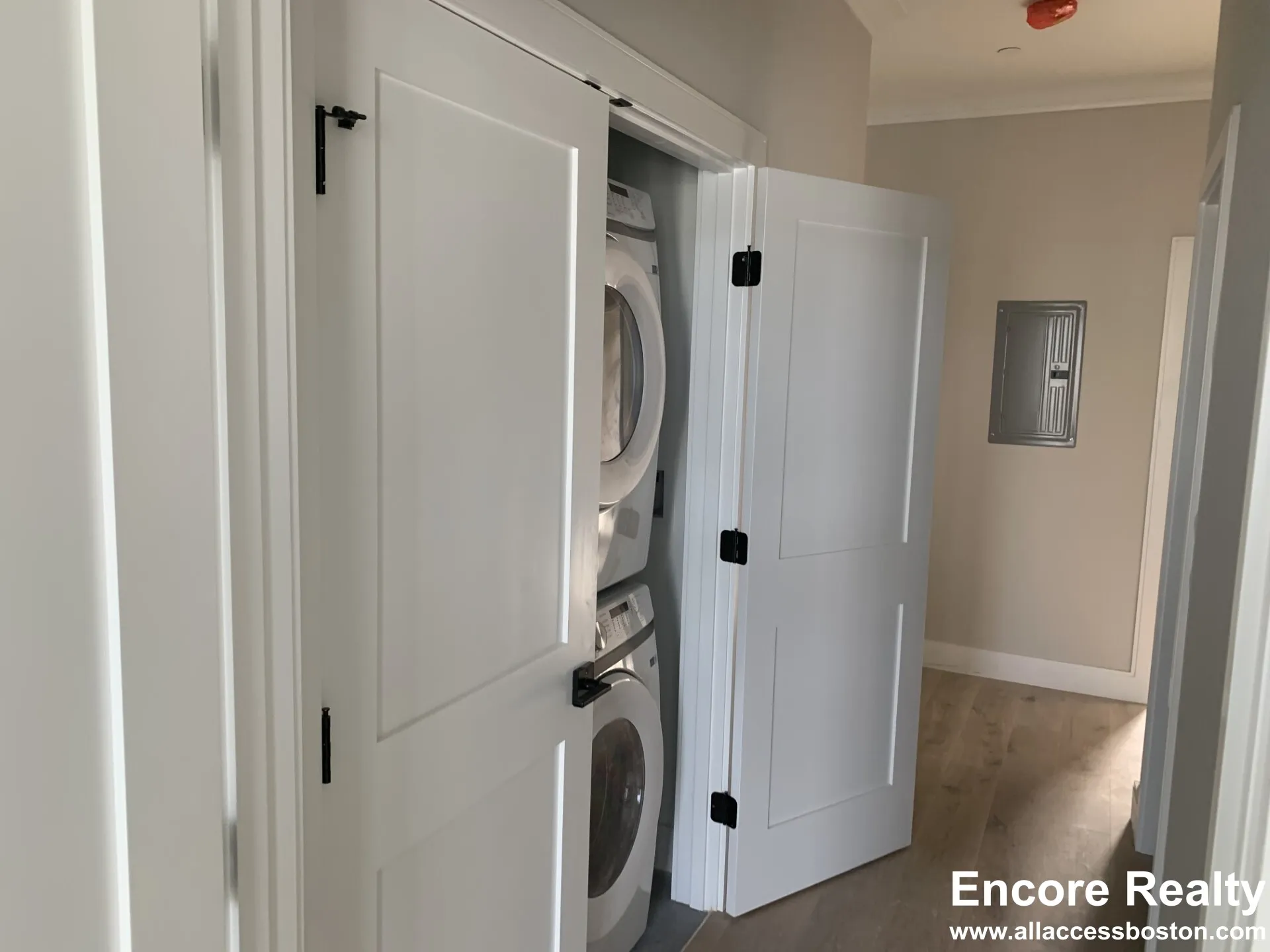 4.5 bed, 3 bath apartment for rent at 157 Everett St Unit 302M, Allston — photo 9 of 35