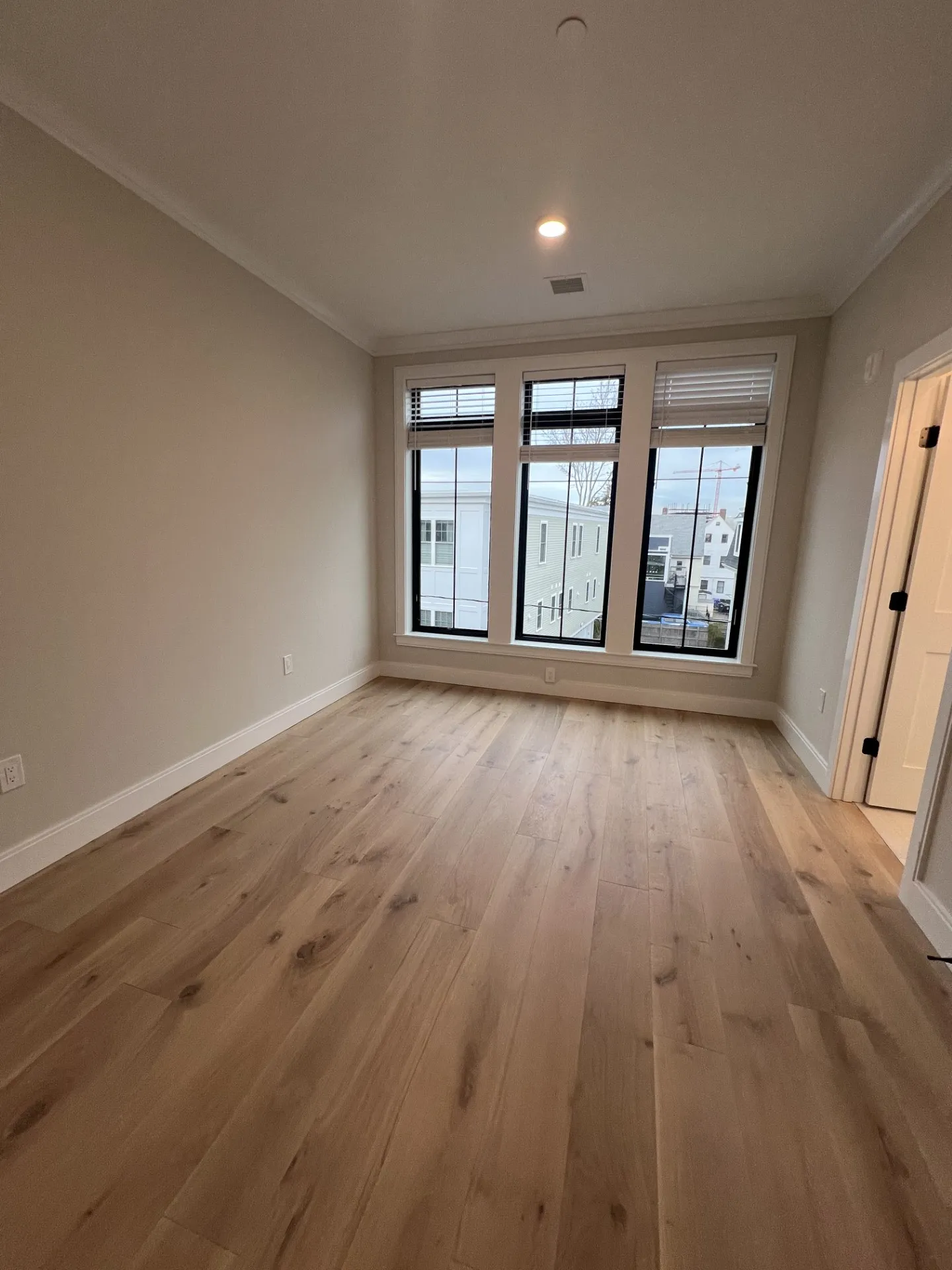 4.5 bed, 3 bath apartment for rent at 157 Everett St Unit 302M, Allston — photo 23 of 35