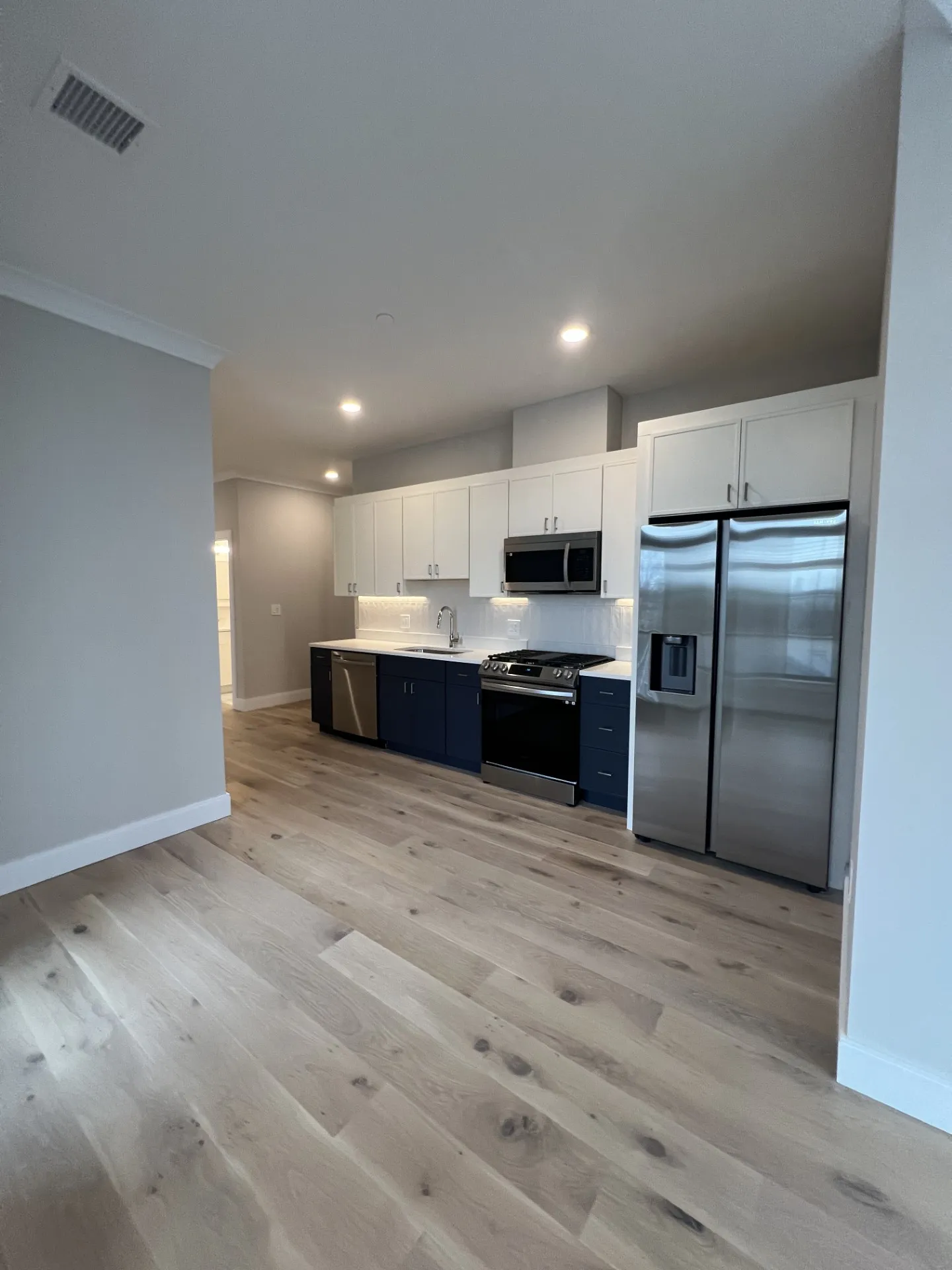 4.5 bed, 3 bath apartment for rent at 157 Everett St Unit 302M, Allston — photo 18 of 35