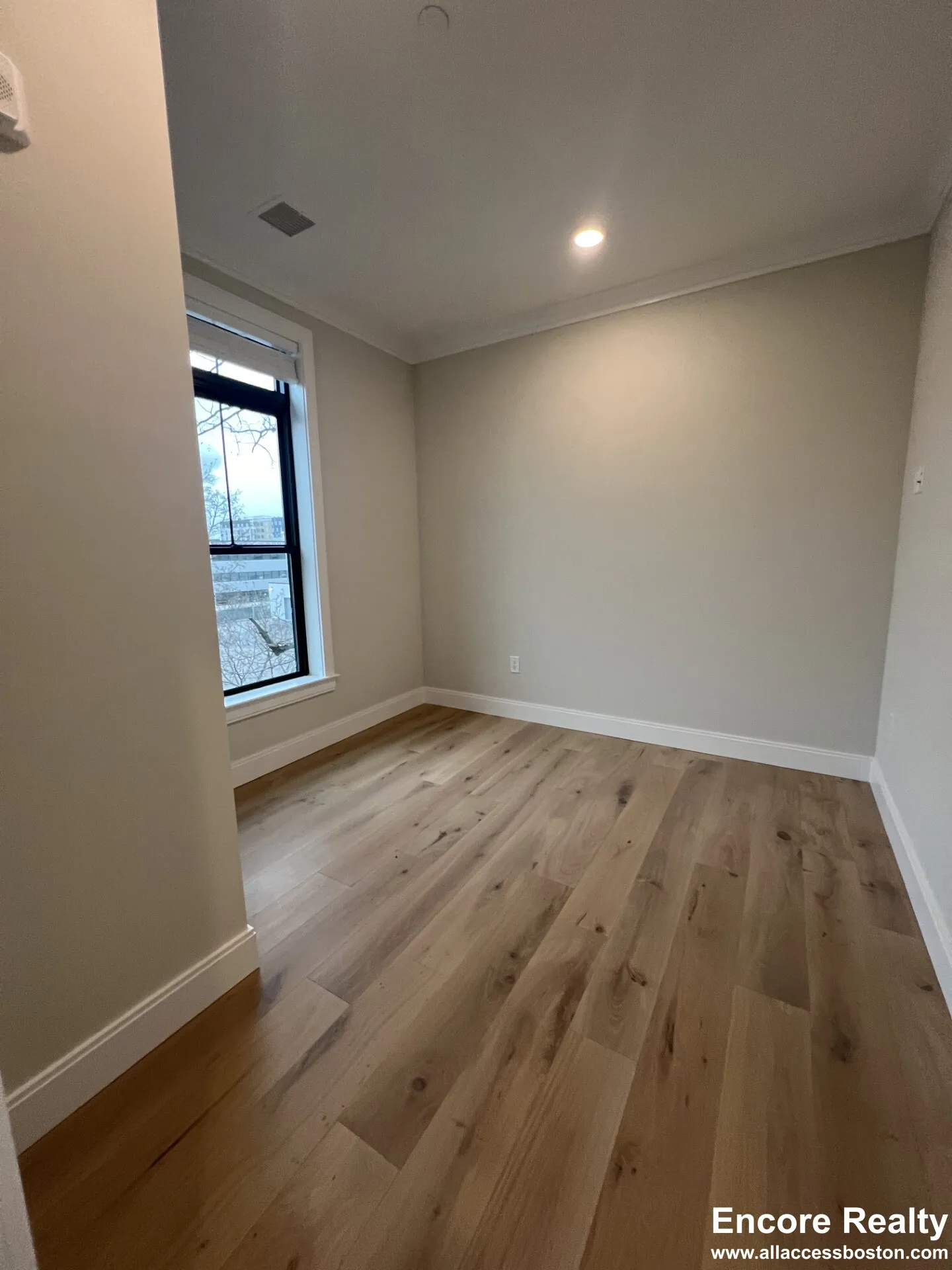 4.5 bed, 3 bath apartment for rent at 157 Everett St Unit 302M, Allston — photo 7 of 35