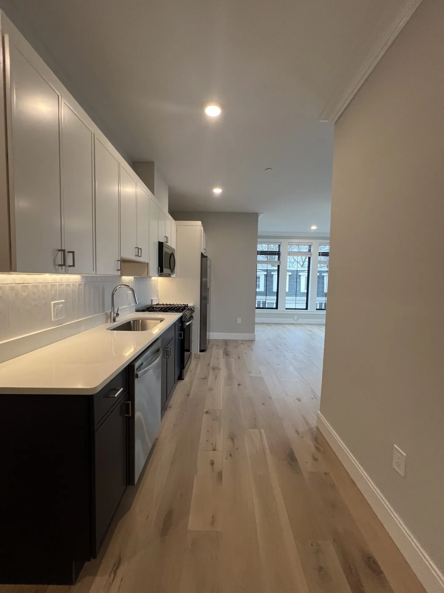 4.5 bed, 3 bath apartment for rent at 157 Everett St Unit 302M, Allston — photo 20 of 35