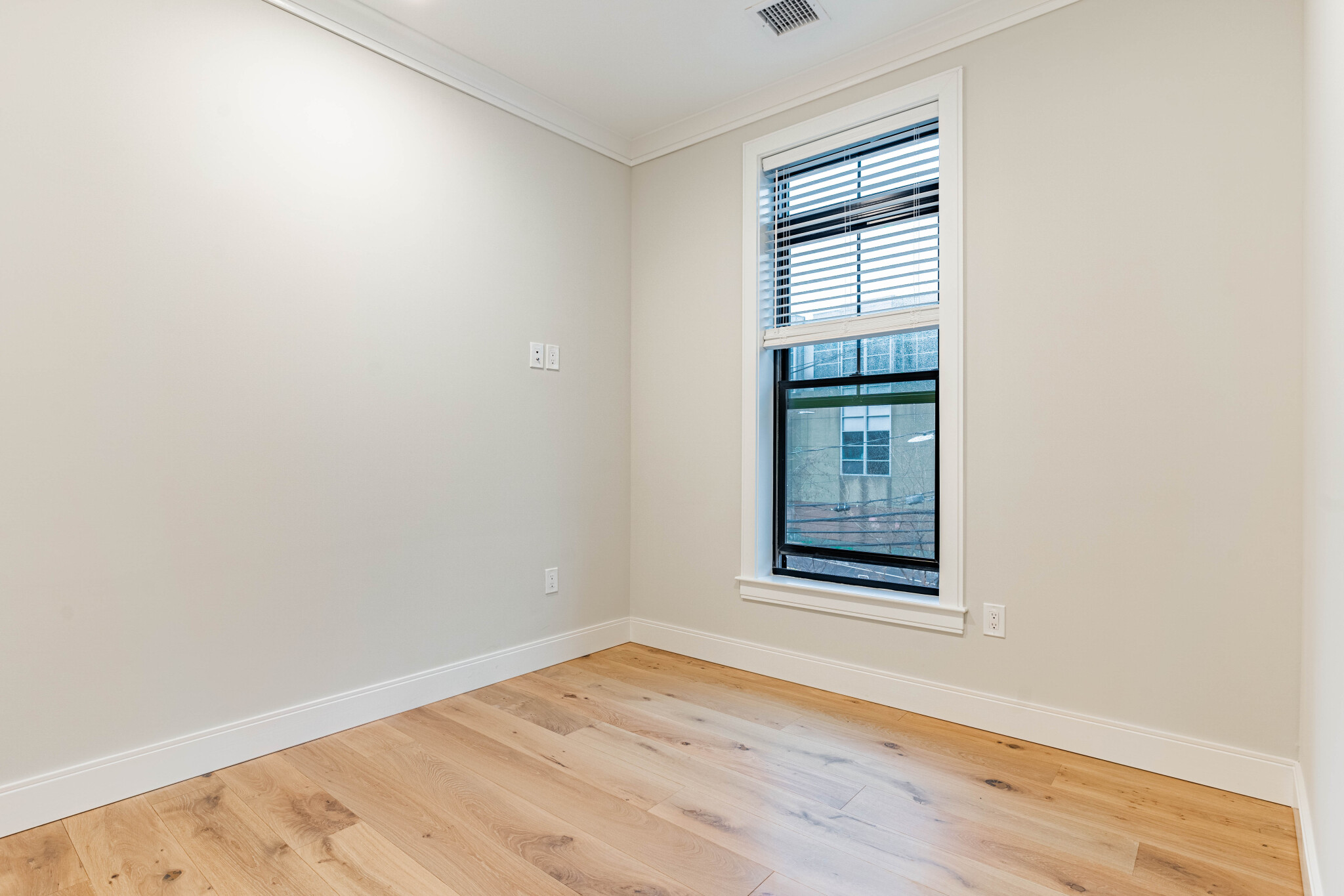 4 bed, 2.5 bath apartment for rent at 157 Everett St Unit 304, Allston — photo 5 of 12