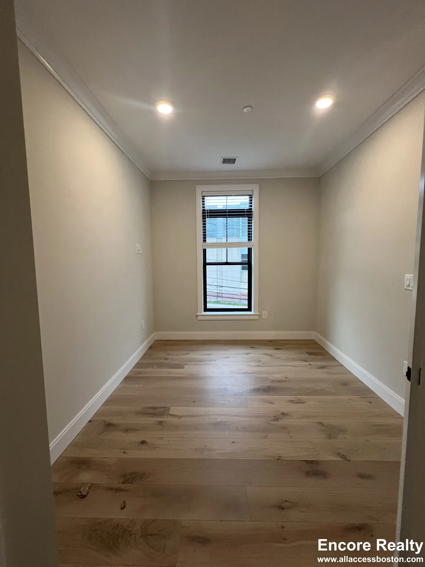 4 bed, 2.5 bath apartment for rent at 157 Everett St Unit 33, Allston — photo 7 of 31
