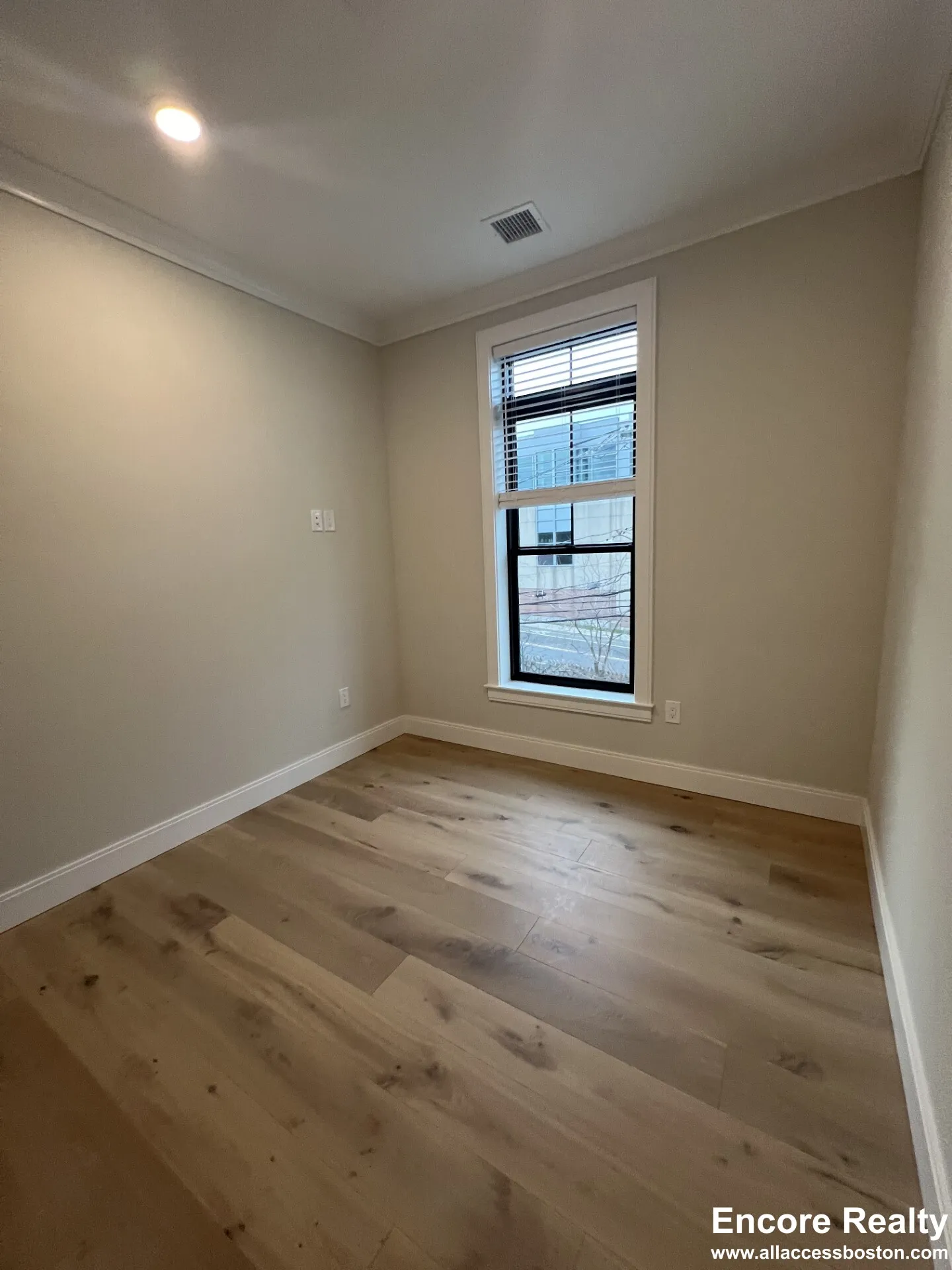 4 bed, 2.5 bath apartment for rent at 157 Everett St Unit 33, Allston — photo 8 of 31