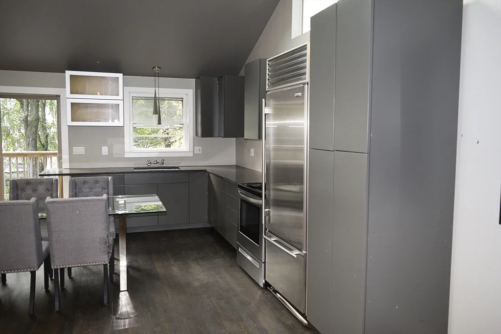4 bed, 1 bath apartment for rent at 157 Floral St, Shrewsbury — photo 9 of 42