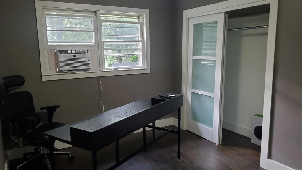 4 bed, 1 bath apartment for rent at 157 Floral St, Shrewsbury — photo 25 of 42