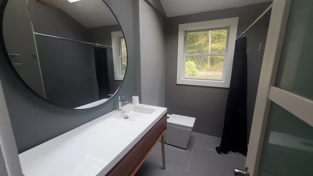 4 bed, 1 bath apartment for rent at 157 Floral St, Shrewsbury — photo 18 of 42