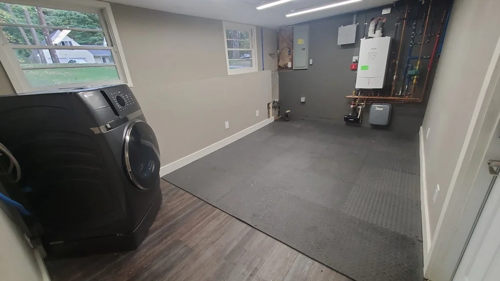 4 bed, 1 bath apartment for rent at 157 Floral St, Shrewsbury — photo 32 of 42