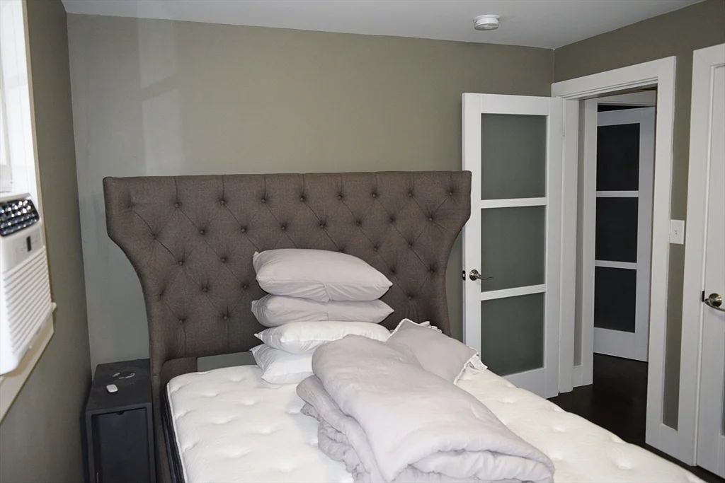 4 bed, 1 bath apartment for rent at 157 Floral St, Shrewsbury — photo 21 of 42