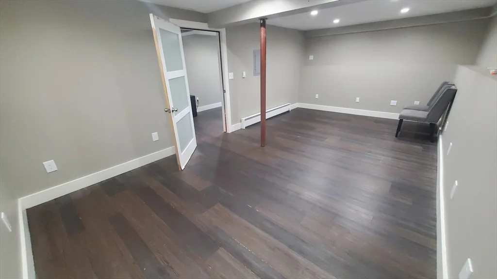 4 bed, 1 bath apartment for rent at 157 Floral St, Shrewsbury — photo 31 of 42