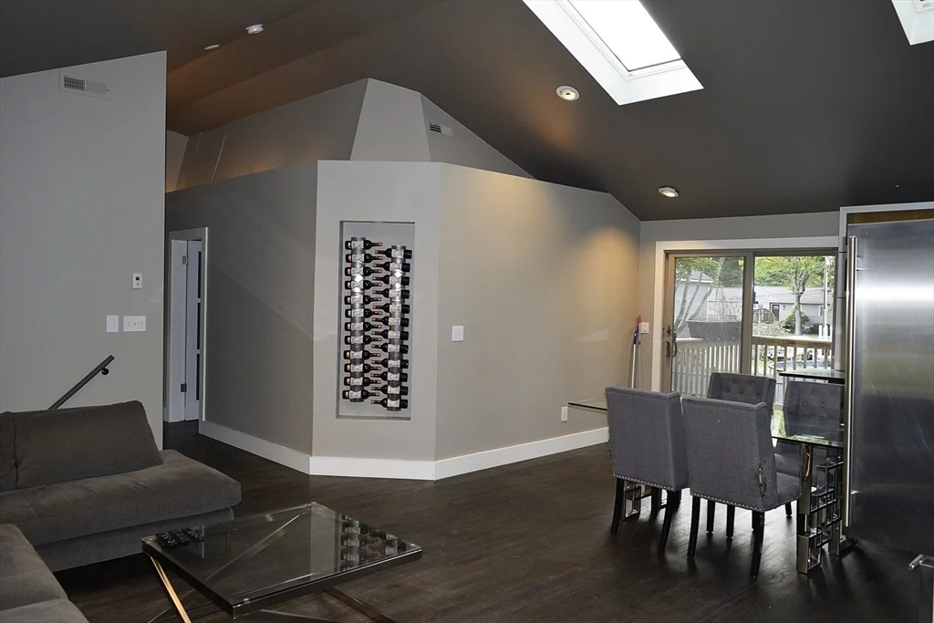 4 bed, 1 bath apartment for rent at 157 Floral St, Shrewsbury — photo 8 of 42