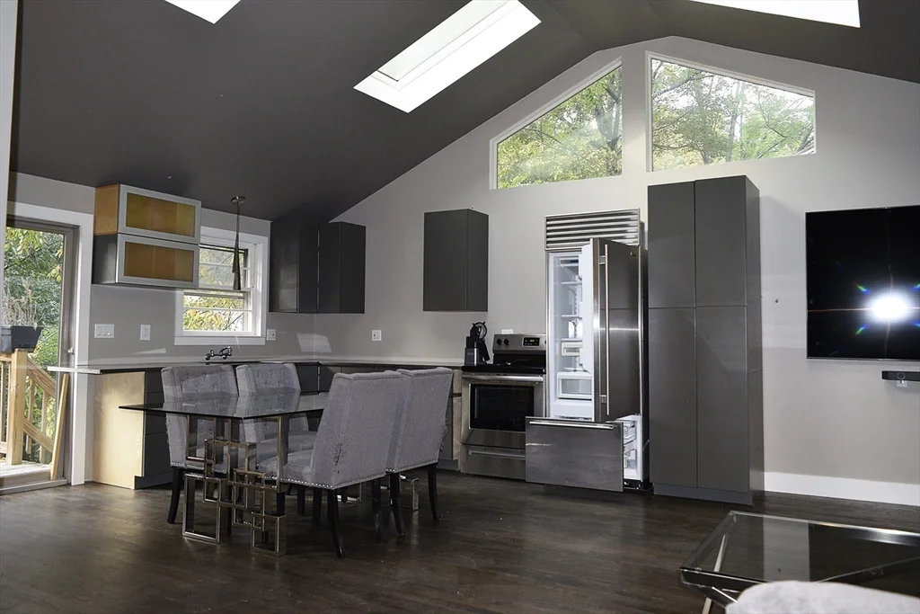 4 bed, 1 bath apartment for rent at 157 Floral St, Shrewsbury — photo 2 of 42