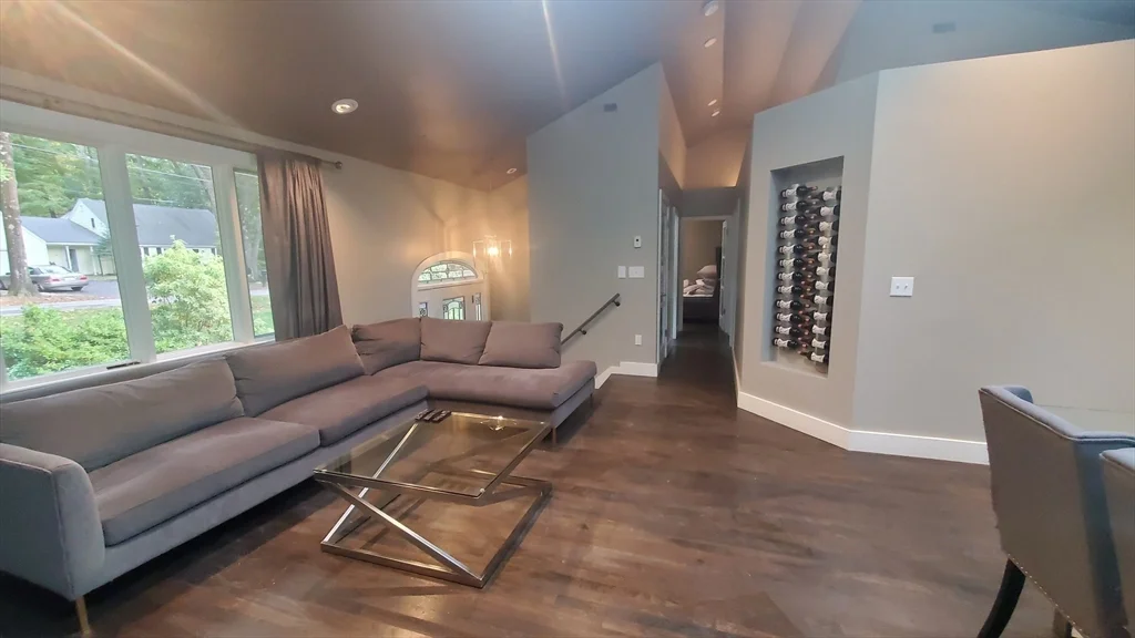 4 bed, 1 bath apartment for rent at 157 Floral St, Shrewsbury — photo 10 of 42