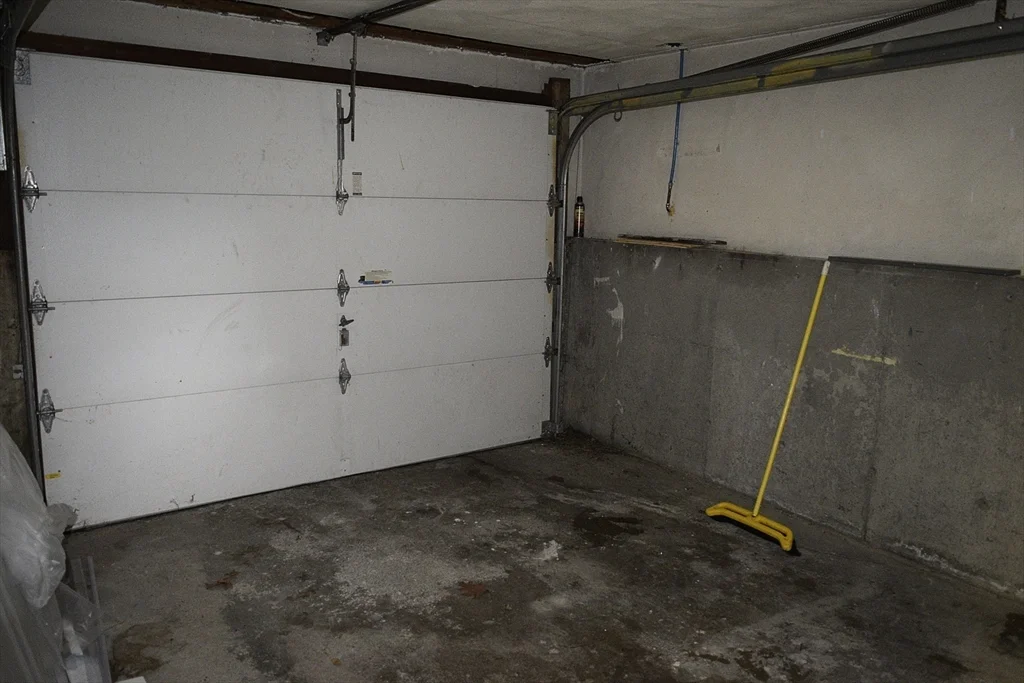 4 bed, 1 bath apartment for rent at 157 Floral St, Shrewsbury — photo 35 of 42