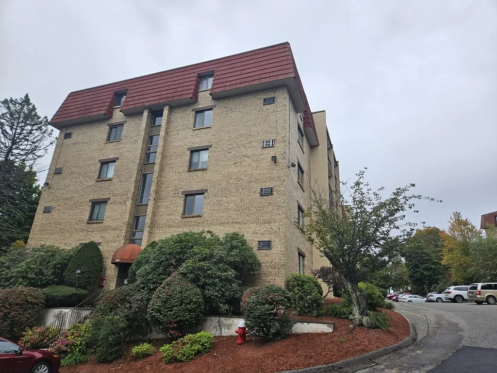2 bed, 1 bath apartment for rent at 157 Franklin St Unit D1, Stoneham