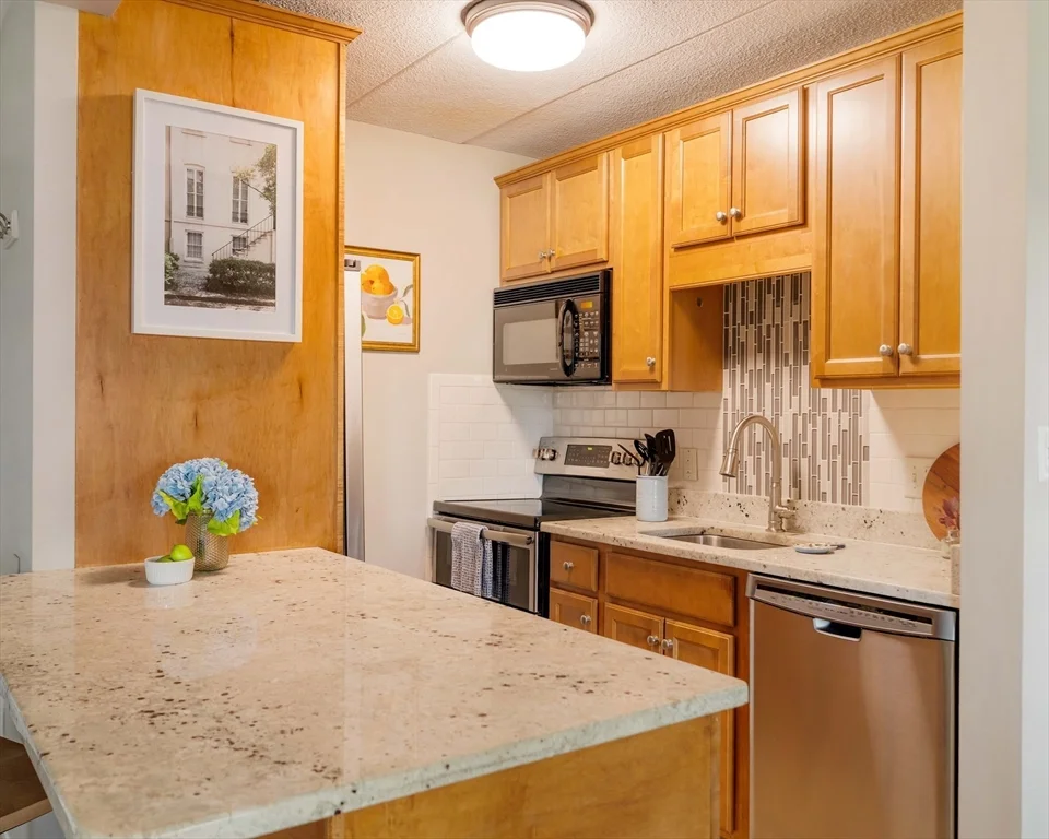 2 bed, 1 bath apartment for rent at 157 Franklin St Unit D3, Stoneham — photo 3 of 20