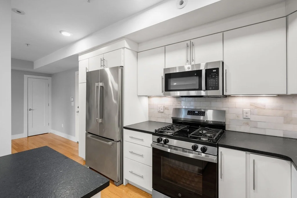 1 bed, 1 bath apartment for rent at 157 Hancock St Unit 2, Quincy — photo 3 of 25