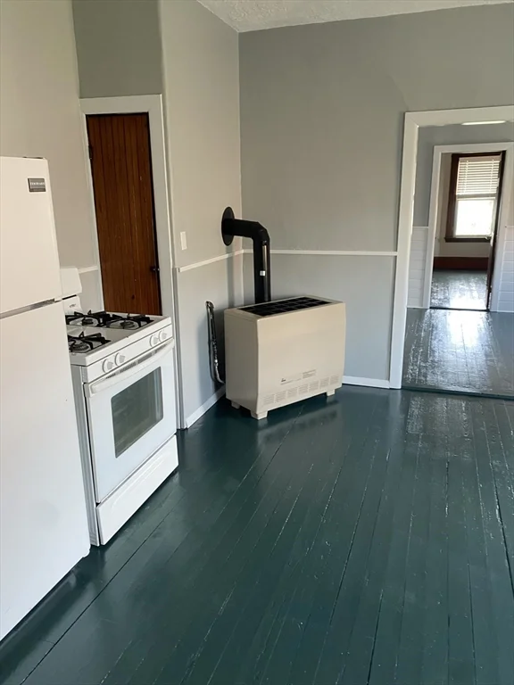 2 bed, 1 bath apartment for rent at 157 Hathaway St Unit 3W, Northwest — photo 4 of 17