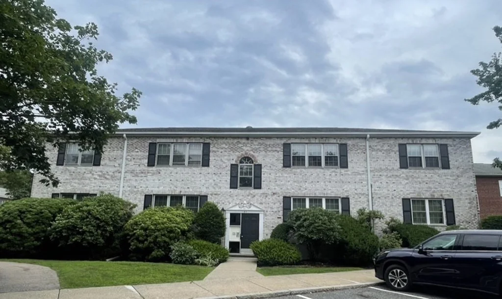 3 bed, 2 bath apartment for rent at 157 Lake Shore Rd Unit 1, Brighton — photo 1 of 13