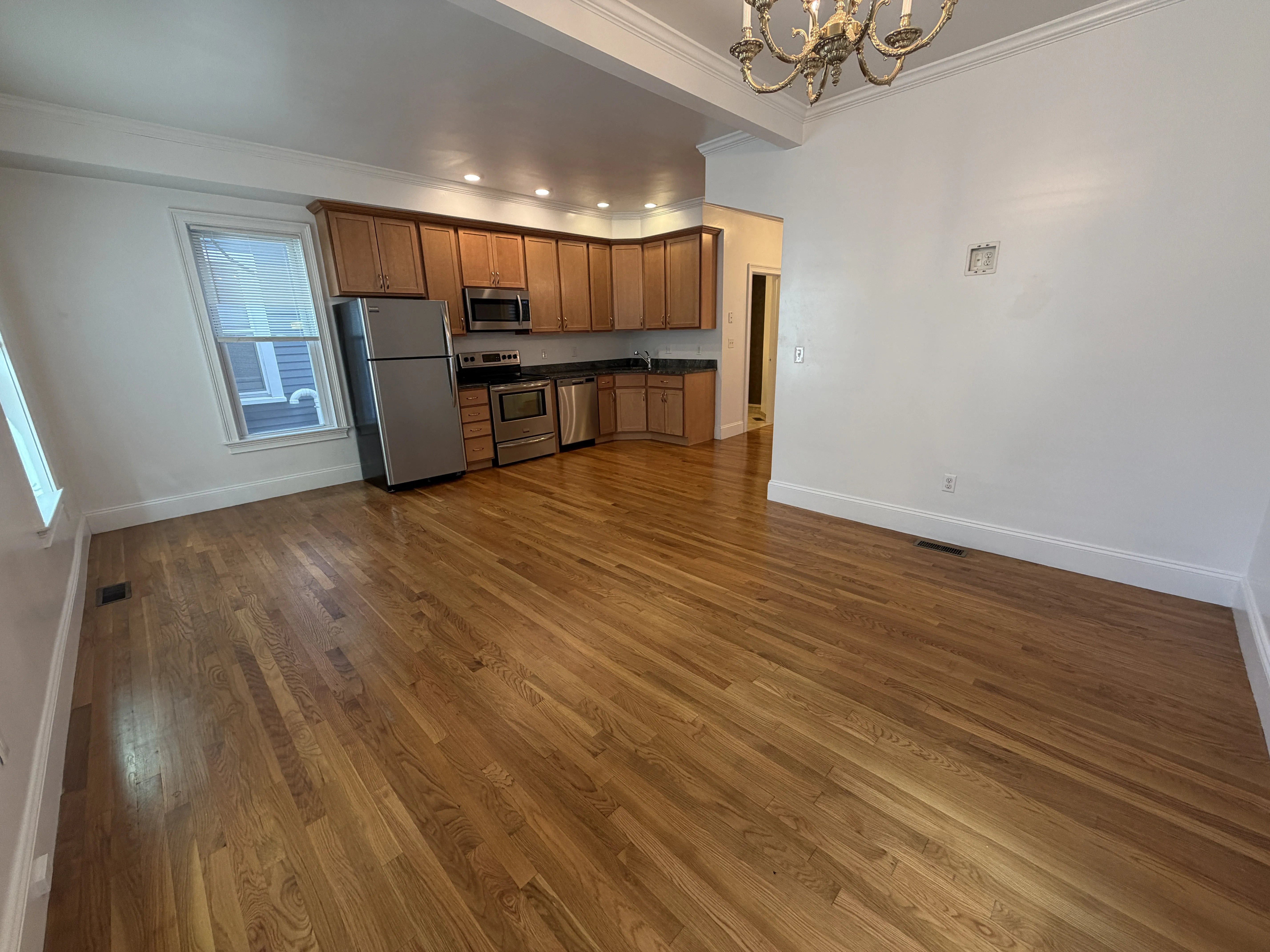 3 bed, 2 bath apartment for rent at 157 M St Unit 1, South Boston — photo 3 of 19