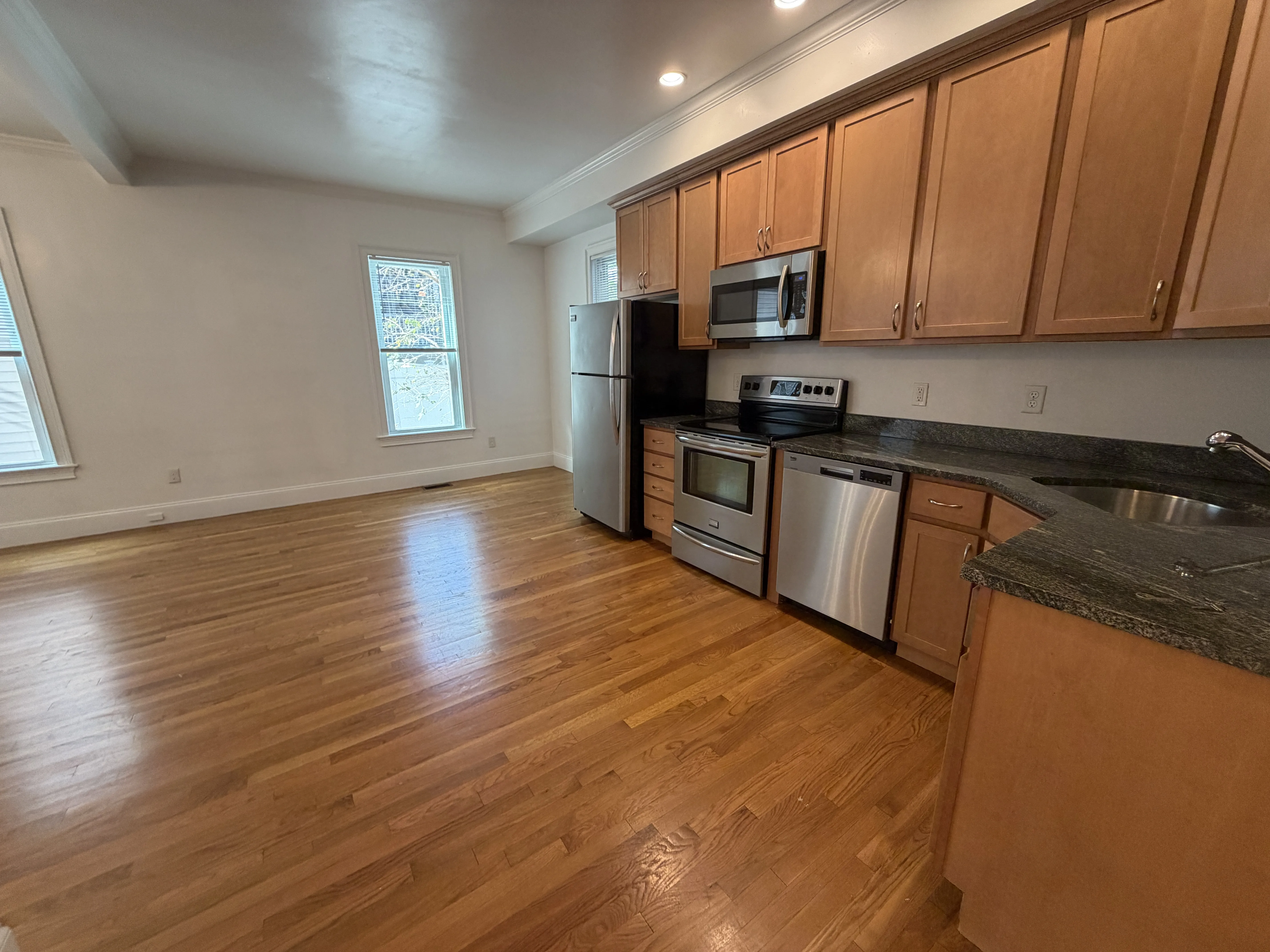 3 bed, 2 bath apartment for rent at 157 M St Unit 1, South Boston