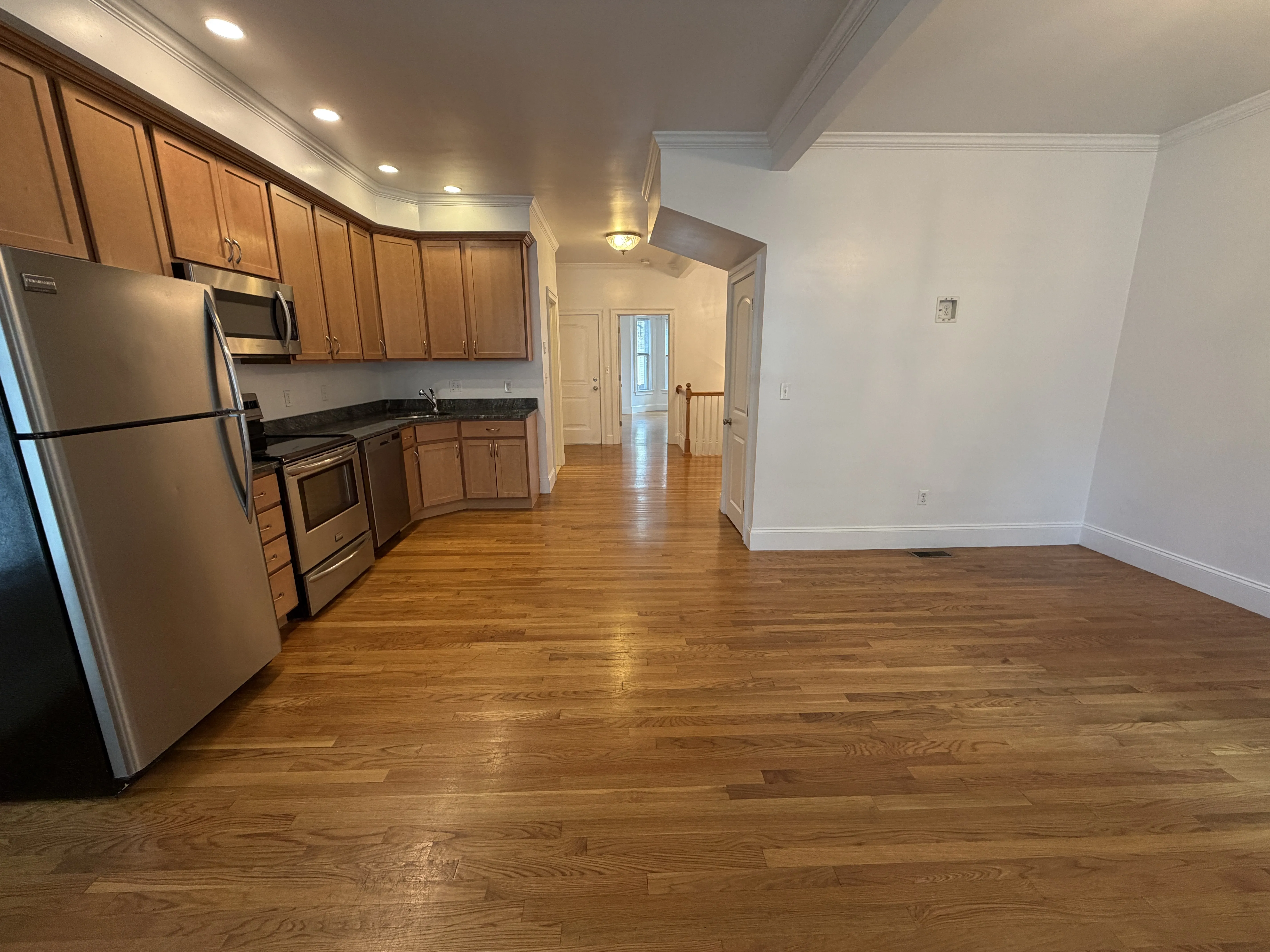 3 bed, 2 bath apartment for rent at 157 M St Unit 1, South Boston — photo 4 of 19