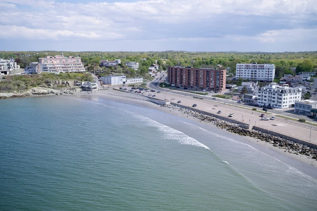 2 bed, 1 bath apartment for rent at 157 Nantasket Ave Unit 2, Hull — photo 1 of 8