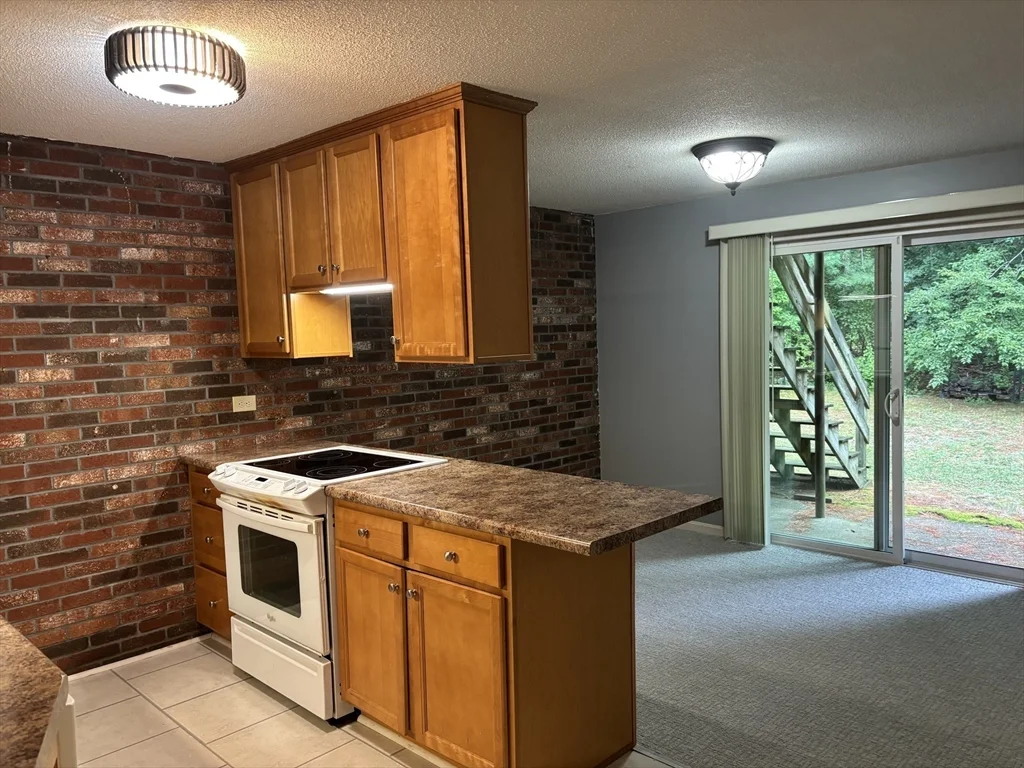 2 bed, 1 bath apartment for rent at 157 Norton Ave Unit 3, Easton — photo 4 of 10