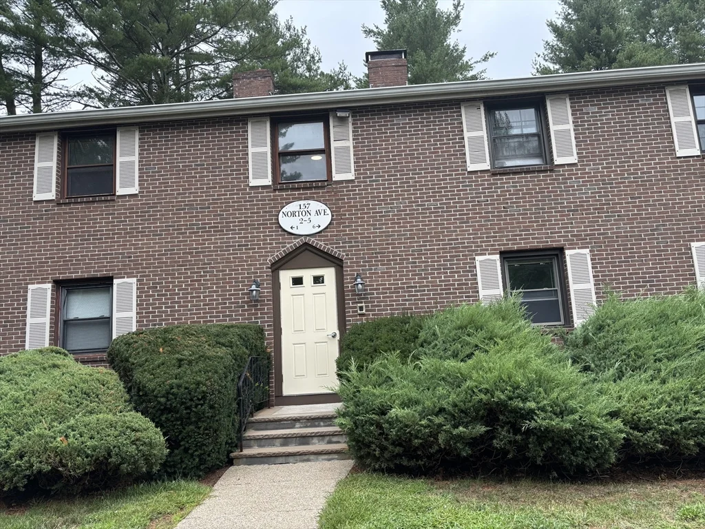 2 bed, 1 bath apartment for rent at 157 Norton Ave Unit 3, Easton — photo 2 of 10