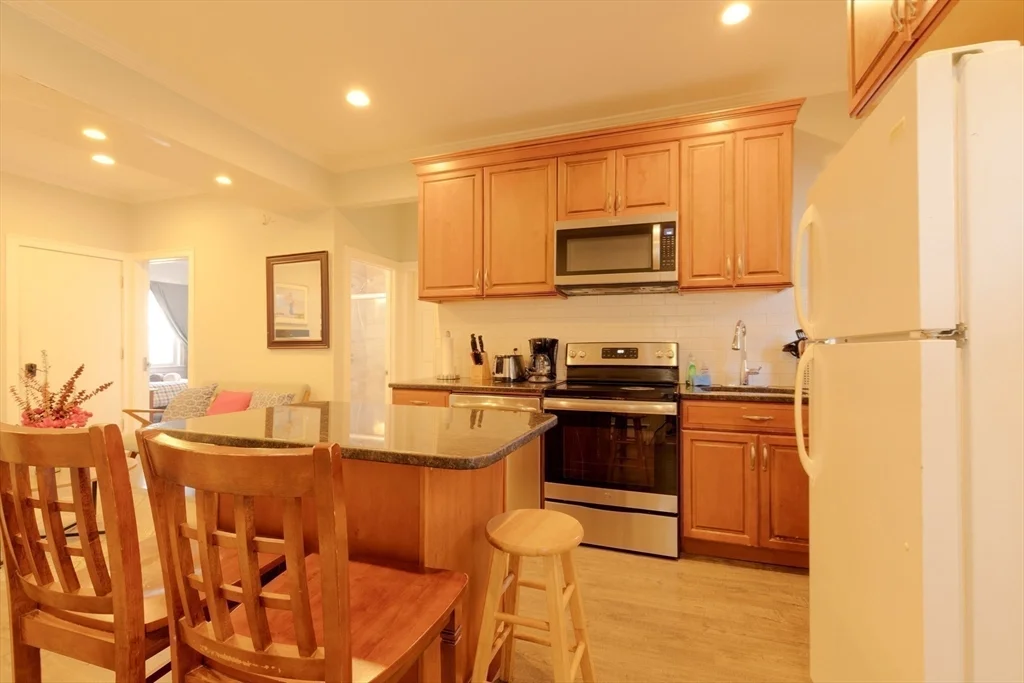 4 bed, 2 bath apartment for rent at 157 Perkins St Unit 1, East Somerville — photo 11 of 27