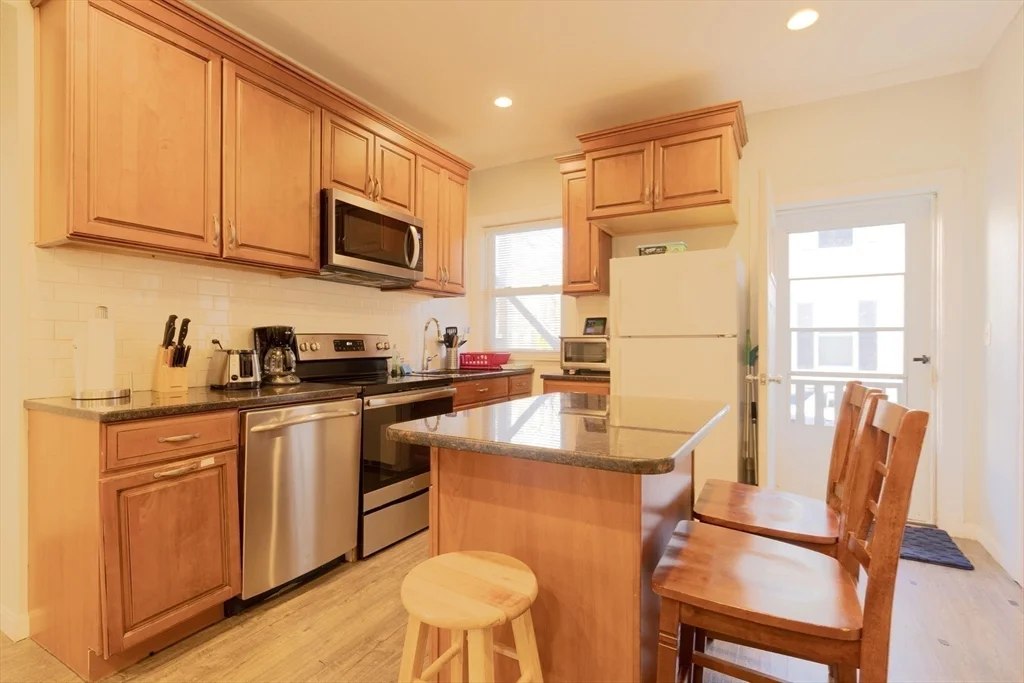 4 bed, 2 bath apartment for rent at 157 Perkins St Unit 1, East Somerville — photo 10 of 27