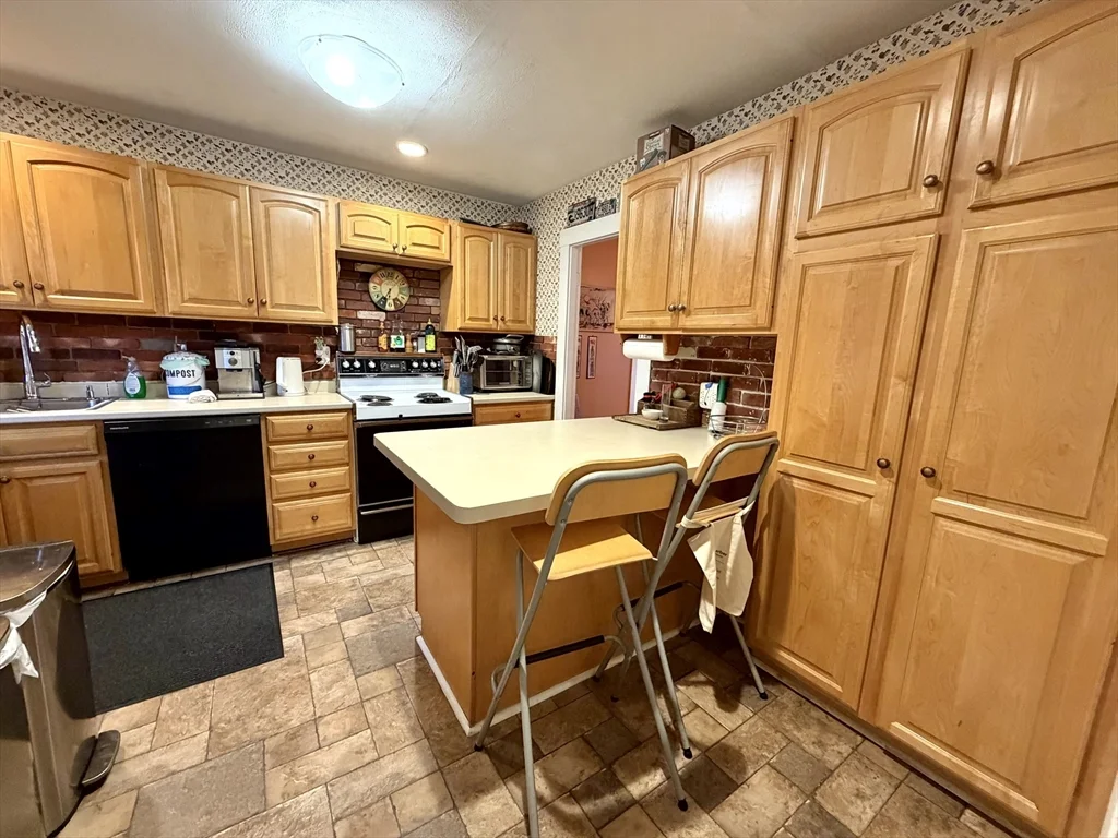 3 bed, 2 bath apartment for rent at 157 Riverview Ave Unit FURNISHED, Waltham — photo 18 of 38