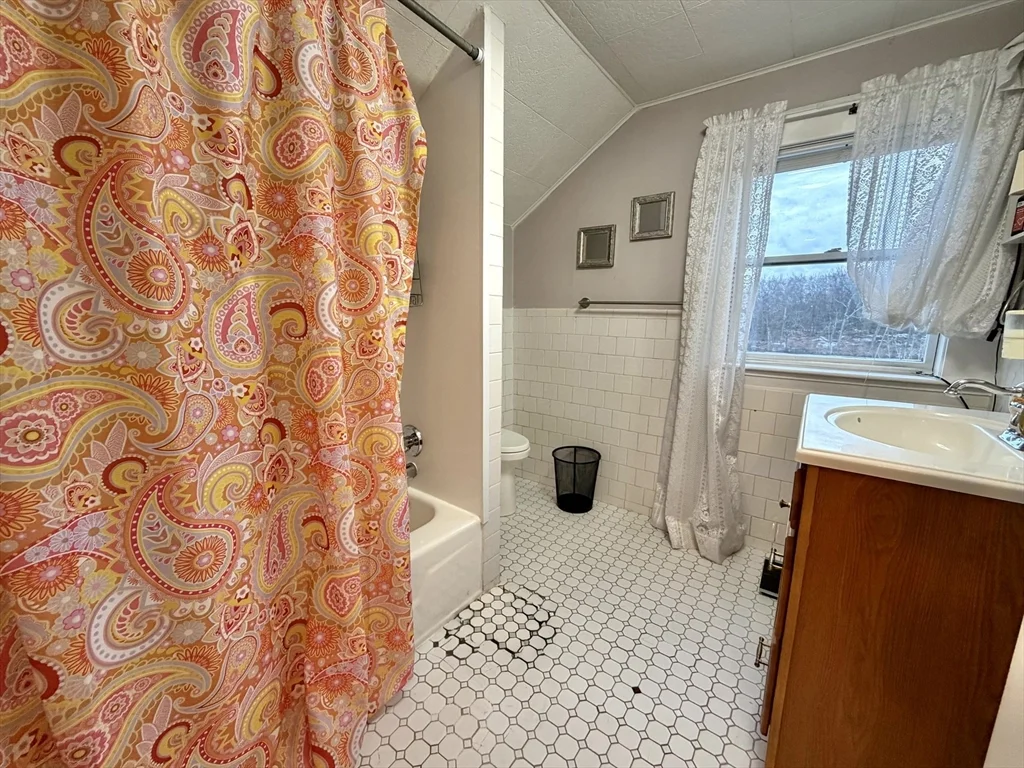 3 bed, 2 bath apartment for rent at 157 Riverview Ave Unit FURNISHED, Waltham — photo 30 of 38