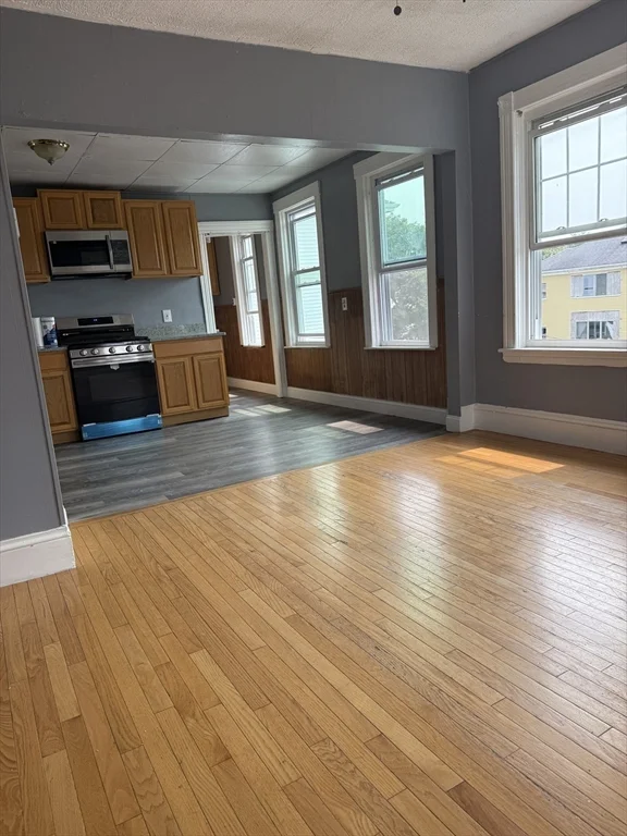3 bed, 1 bath apartment for rent at 157 Vernon St Unit 3, Worcester — photo 6 of 15