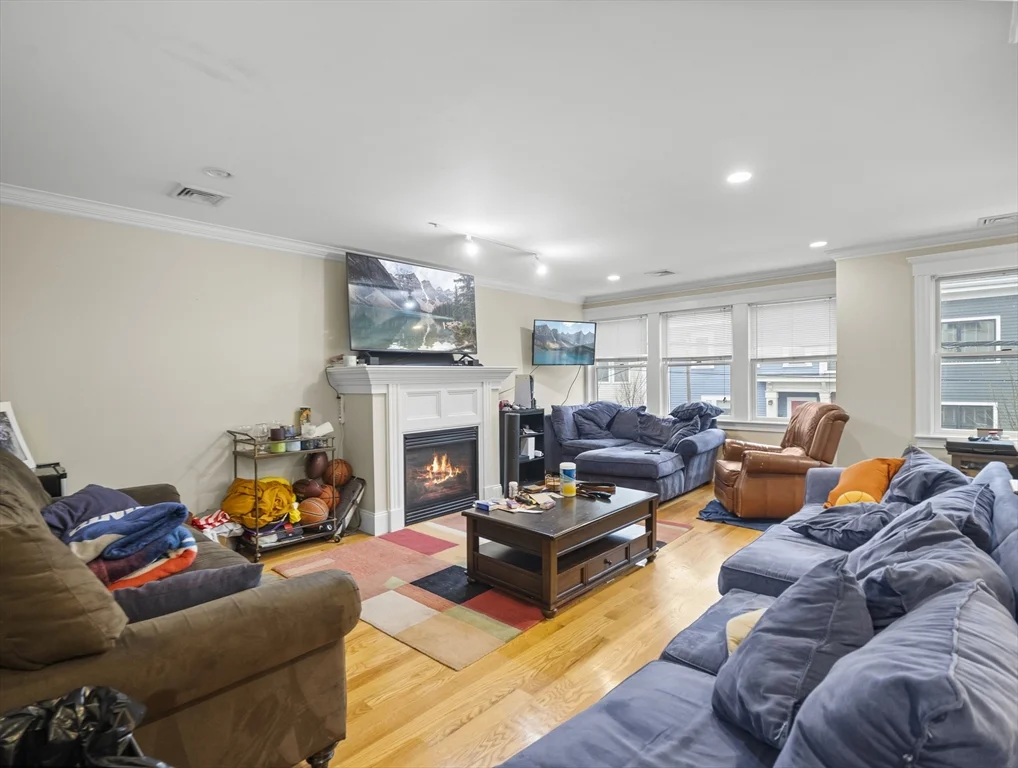 4 bed, 2 bath apartment for rent at 157 West 6th St Unit A, South Boston — photo 22 of 41