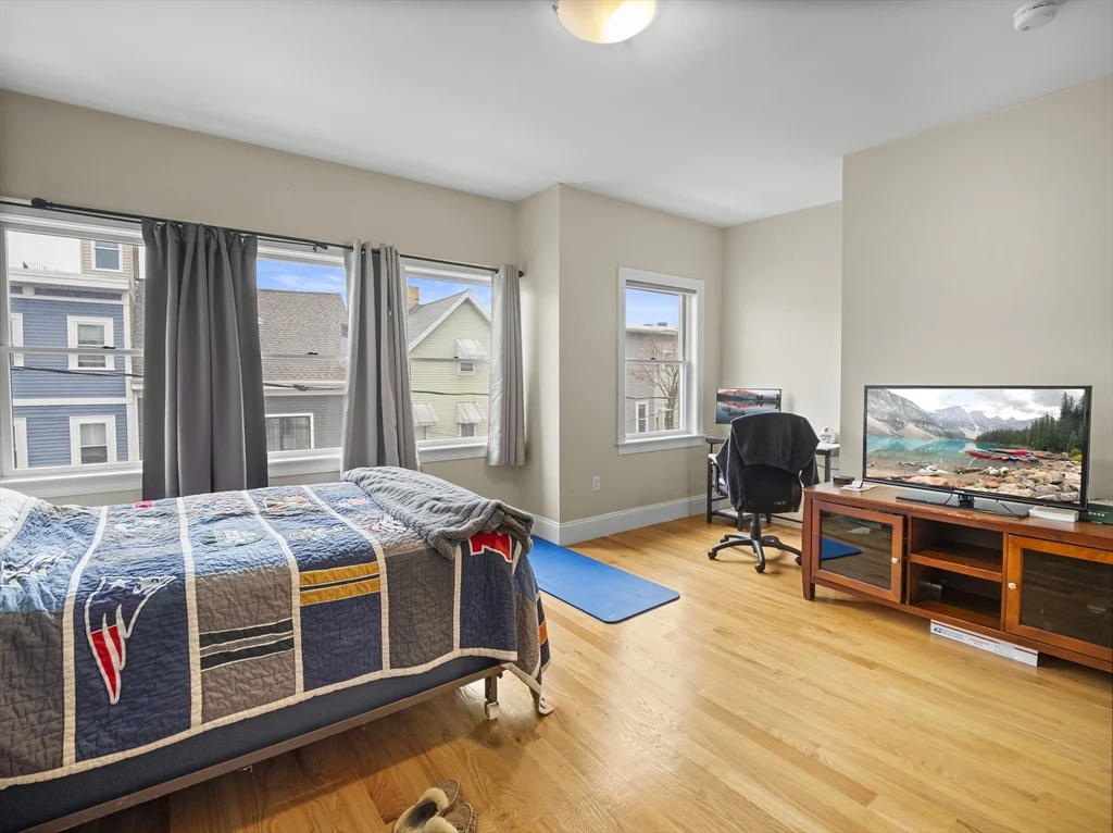 4 bed, 2 bath apartment for rent at 157 West 6th St Unit A, South Boston — photo 9 of 41
