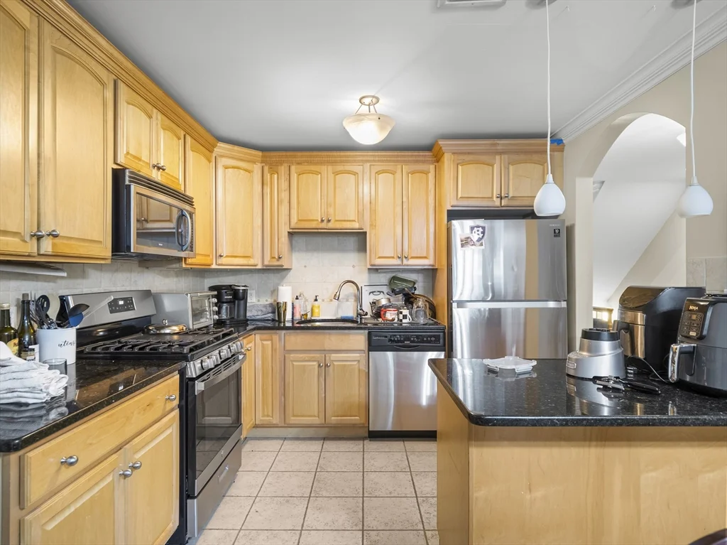 4 bed, 2 bath apartment for rent at 157 West 6th St Unit A, South Boston — photo 18 of 41
